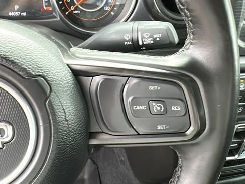 Used 2022 Jeep Gladiator Sport image 13