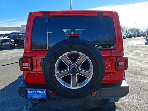 Used 2022 Jeep Wrangler Unlimited Sahara w/ Cold Weather Group image 5