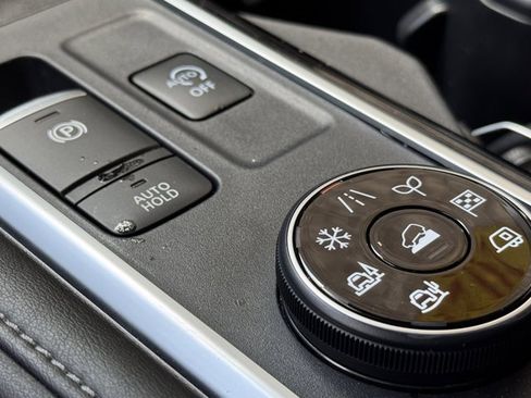 Used 2022 Nissan Pathfinder SL w/ SL Black Package image 13