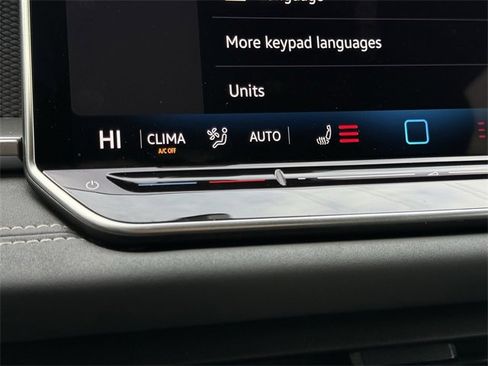 Certified 2025 Volkswagen Tiguan SE image 18