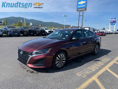 Used 2024 Nissan Altima 2.5 SV FWD image 3