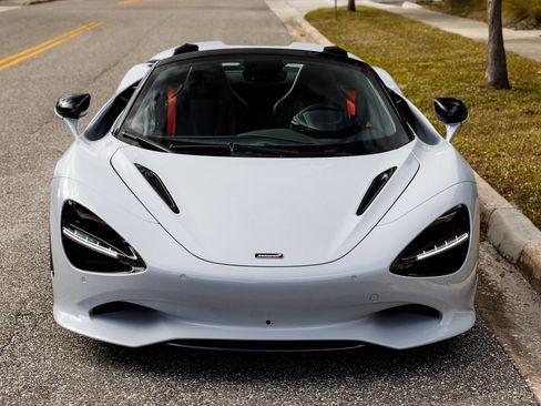 Used 2026 McLaren 750S Spider RWD image 2