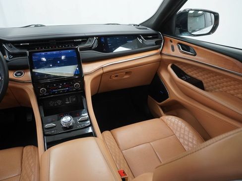 Used 2024 Jeep Grand Cherokee L Summit AWD/4WD image 34