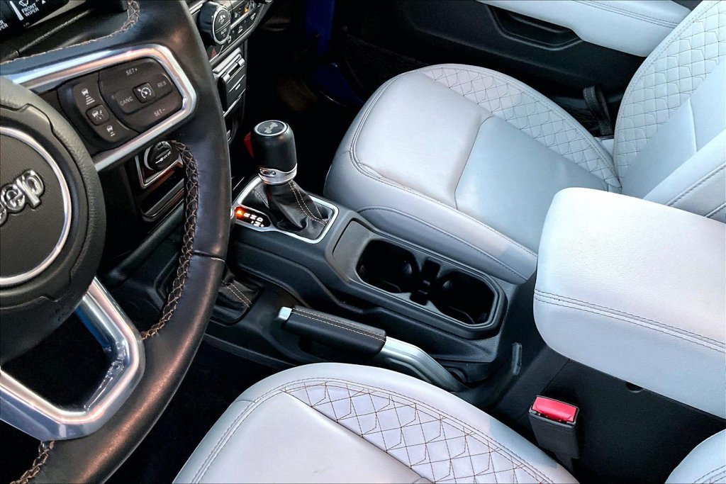 Used 2023 Jeep Wrangler Unlimited Sahara AWD/4WD image 16