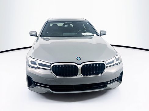 Used 2022 BMW 530i w/ Premium Package image 2