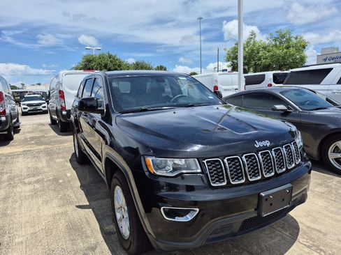 Used 2019 Jeep Grand Cherokee Laredo AWD/4WD image 2