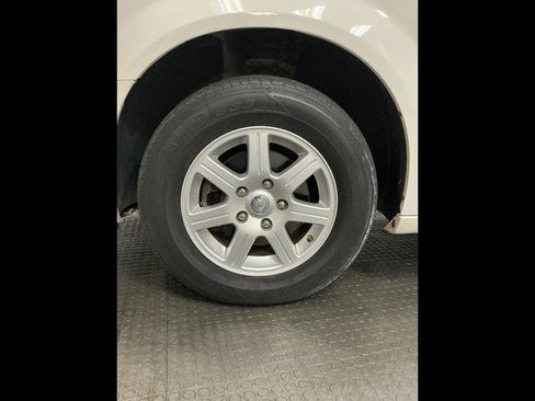 Used 2010 Chrysler Town & Country Touring Plus image 29