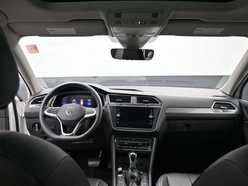 Used 2023 Volkswagen Tiguan SE w/ Panoramic Sunroof Package FWD image 28
