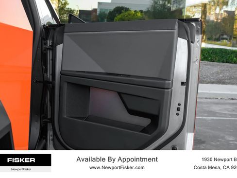 Used 2024 Tesla Cybertruck AWD Crew Cab image 23