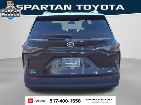 Used 2026 Toyota Sienna XLE FWD image 8