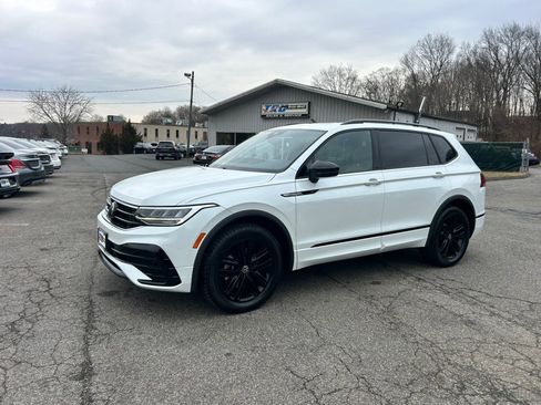 Used 2022 Volkswagen Tiguan SE R-Line image 2