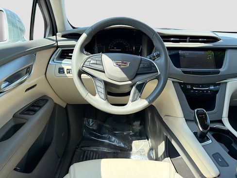 Used 2018 Cadillac XT5 Luxury w/ Driver Awareness Package image 17