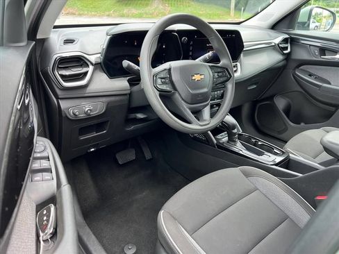 Used 2025 Chevrolet TrailBlazer LT FWD image 15