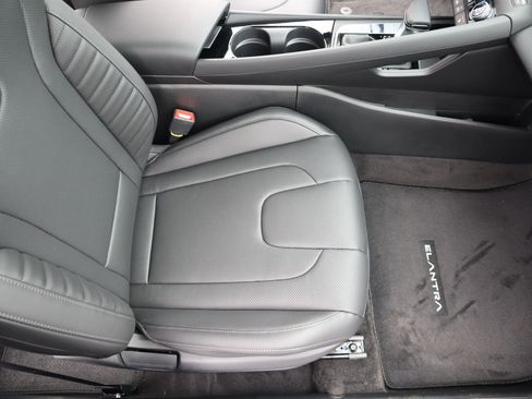 New 2025 Hyundai Elantra Limited image 20