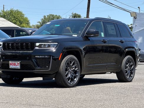 New 2026 Jeep Grand Cherokee Summit w/ Obsidian Package AWD/4WD image 7