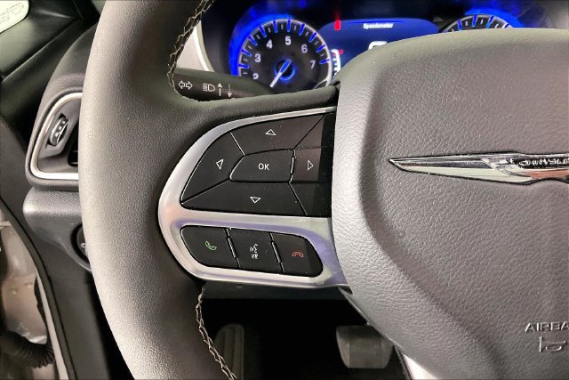 Used 2026 Chrysler Pacifica Select FWD image 8
