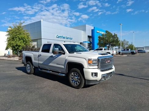 Used 2019 GMC Sierra 2500 Denali w/ Duramax Plus Package AWD/4WD image 1