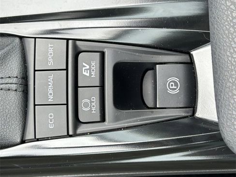 Used 2025 Toyota Camry SE image 26