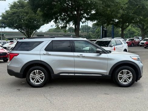 Used 2023 Ford Explorer XLT w/ Equipment Group 202A AWD/4WD image 11