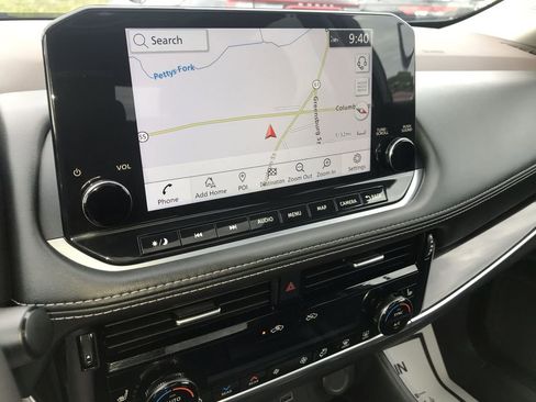 Used 2023 Nissan Rogue SL w/ SL Premium Package image 16