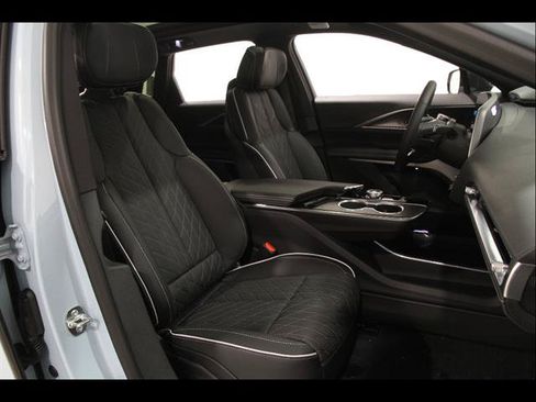 New 2026 Cadillac Lyriq V w/ LPO, Floor Liner Package AWD/4WD image 17