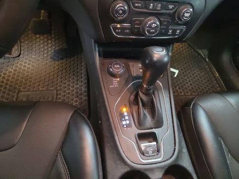 Used 2022 Jeep Cherokee Latitude Lux w/ Sun & Sound Group AWD/4WD image 10