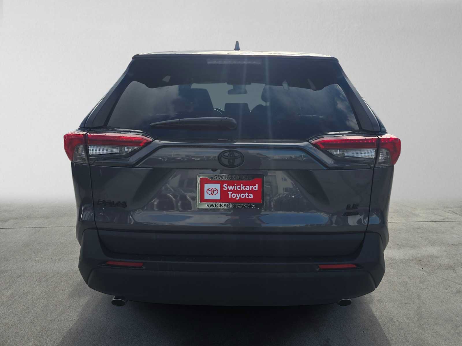 Used 2024 Toyota RAV4 LE AWD/4WD image 4
