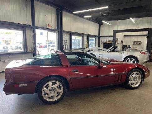 Used 1988 Chevrolet Corvette Coupe RWD image 11