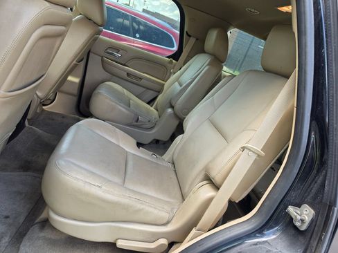 Used 2011 Cadillac Escalade Premium AWD/4WD image 7