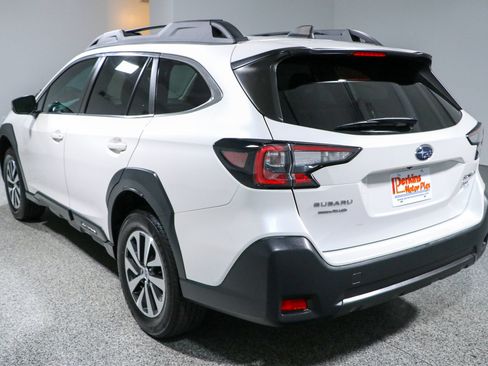 Used 2023 Subaru Outback Premium AWD/4WD image 9