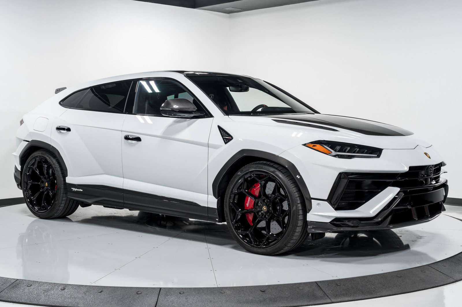 Used 2024 Lamborghini Urus Performante AWD/4WD image 45