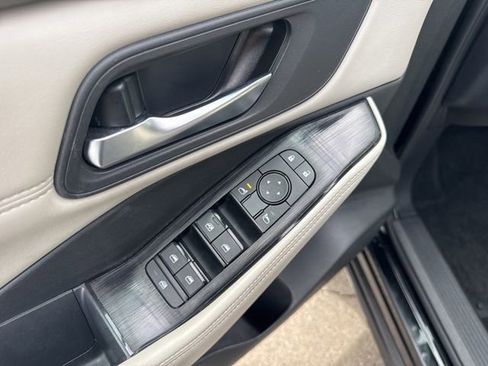 Used 2023 Nissan Rogue SV w/ SV Premium B Package image 7