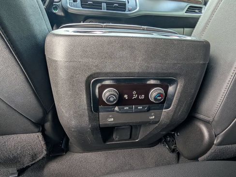 Used 2022 Chevrolet Suburban Z71 AWD/4WD image 19