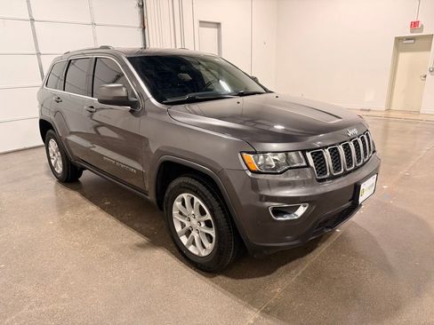 Used 2021 Jeep Grand Cherokee Laredo X RWD image 3