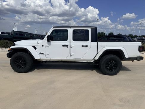 Used 2022 Jeep Gladiator Sport AWD/4WD image 5