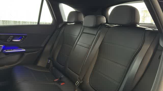 Used 2025 Mercedes-Benz GLC 300 4MATIC image 30