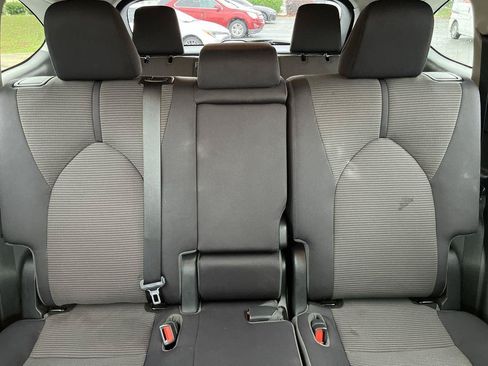 Used 2023 Toyota Highlander LE AWD/4WD image 33