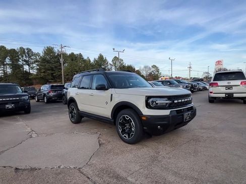 New 2025 Ford Bronco Sport Outer Banks image 8
