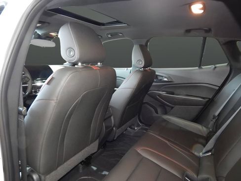 Used 2025 Chevrolet Trax RS w/ Sunroof Package image 18