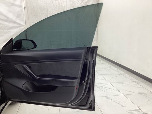 Used 2018 Tesla Model 3 Mid Range RWD image 19