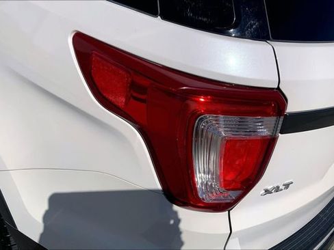 Used 2018 Ford Explorer XLT w/ Equipment Group 202A FWD image 28