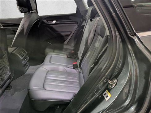 Used 2020 Audi Q5 e Premium Plus w/ Premium Plus Package image 19