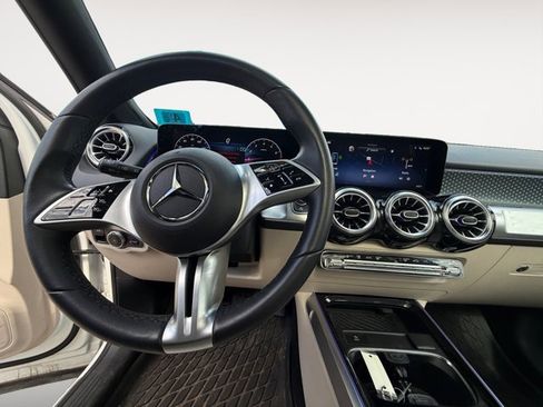 Used 2024 Mercedes-Benz GLB 250 4MATIC image 10