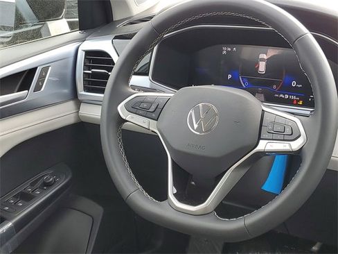 New 2026 Volkswagen Taos SE image 13
