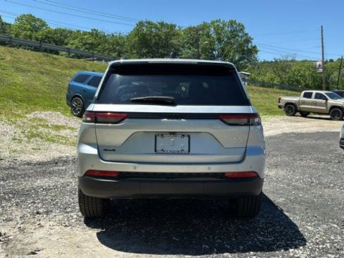 Certified 2025 Jeep Grand Cherokee Altitude AWD/4WD image 7