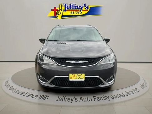 Used 2019 Chrysler Pacifica Touring-L FWD image 8