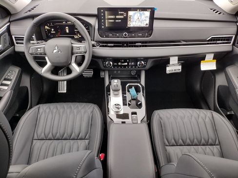 New 2025 Mitsubishi Outlander SEL image 2