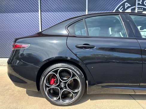 Used 2024 Alfa Romeo Giulia AWD image 5