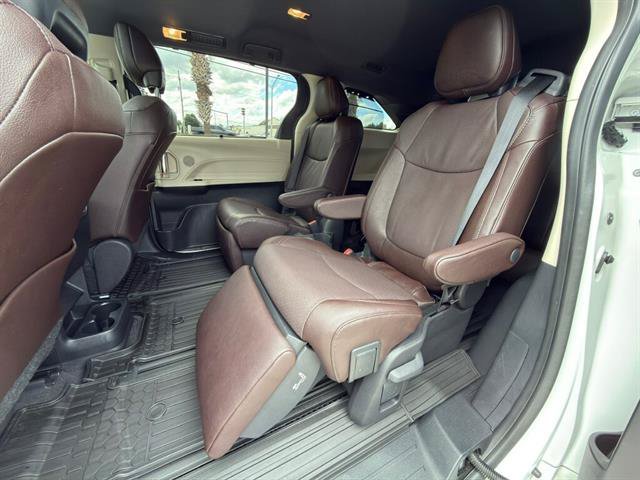 Used 2024 Toyota Sienna Platinum FWD image 12