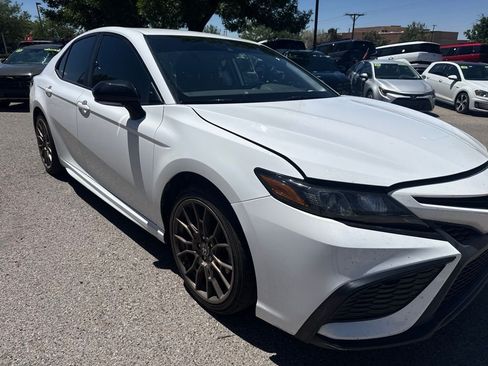 Used 2023 Toyota Camry SE FWD image 4